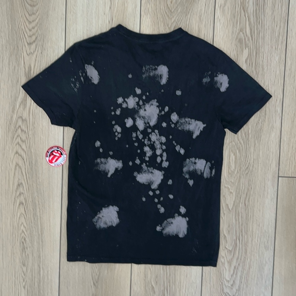 Rolling Stones Black and Red Short Sleeve Tee - Picture 4 of 11